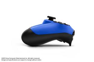Un pad PlayStation 4 bleu en approche...