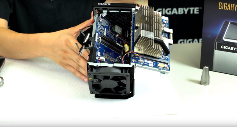 Gigabyte lance deux nouveaux mini-PC, les Brix Gaming UHD Gigabyte lance deux nouveaux mini-PC, les Brix Gaming UHD