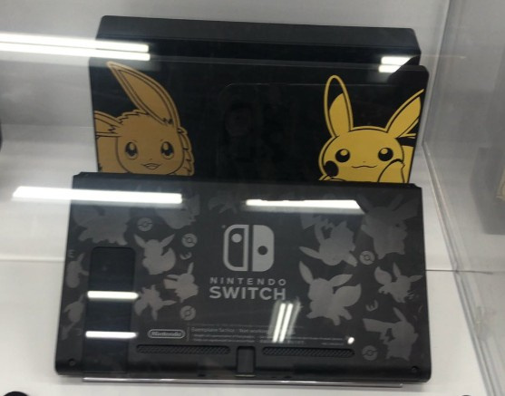 Nintendo : les premières photos de la Switch collector Pokemon let's Go!