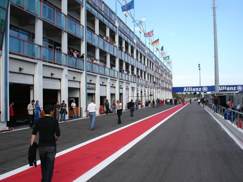 Magny-Cours ou la passion de la grosse cylindrée
