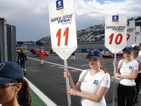 Magny-Cours ou la passion de la grosse cylindrée