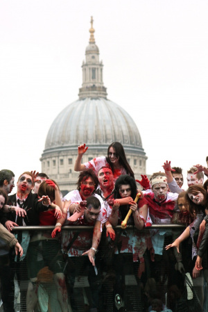 Une horde de zombies dans les rues de Londres