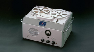 1950 : le premier magnétophone à bande magnétique japonais