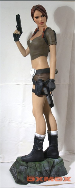 Exclusivité : la statue de Lara Croft fait peau neuve