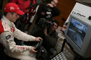 Sébastien Loeb surpris à 180 km/h dans les rues de Paris...sur GT4