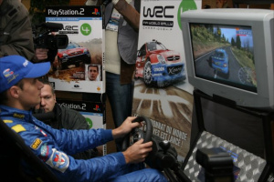 Sébastien Loeb surpris à 180 km/h dans les rues de Paris...sur GT4