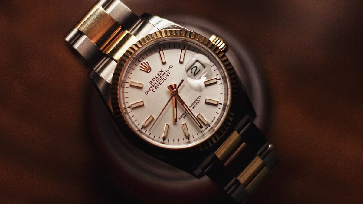 La Francia ha appena inflitto a Rolex una multa di 91 milioni di euro.  Sì, gli orologi dell'azienda dovrebbero essere costosi, ma non lo sono