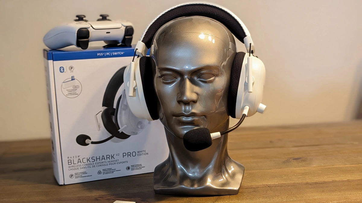 ヘッドホン Razer BlackShark V2 Pro White Edition Amazon.com: Razer BlackShark V2 Pro Wireless Gaming Headset