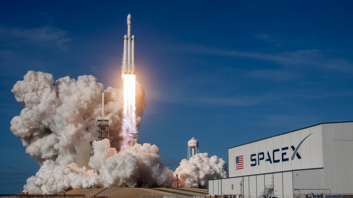 Elon Musk nie chce przestać i ciągle wysyła rzeczy w kosmos!  Od początku roku SpaceX wykonało więcej startów niż wszystkie inne kraje na świecie razem wzięte
