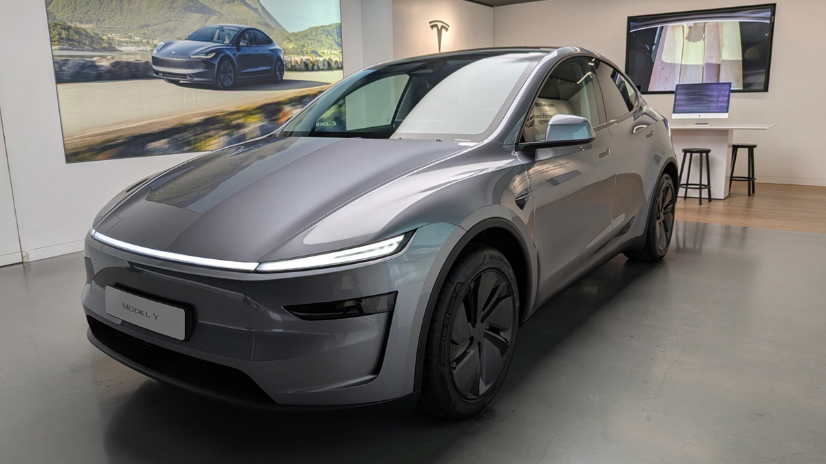 Est-ce que Tesla nous a menti ? La nouvelle voiture électrique pas ...