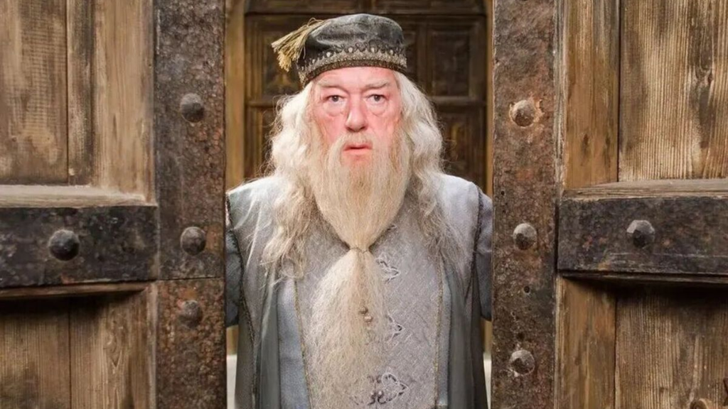 C'est officiel, la série Harry Potter fera sans Michael Gambon pour interpréter Dumbledore. Cet acteur s'en chargera !