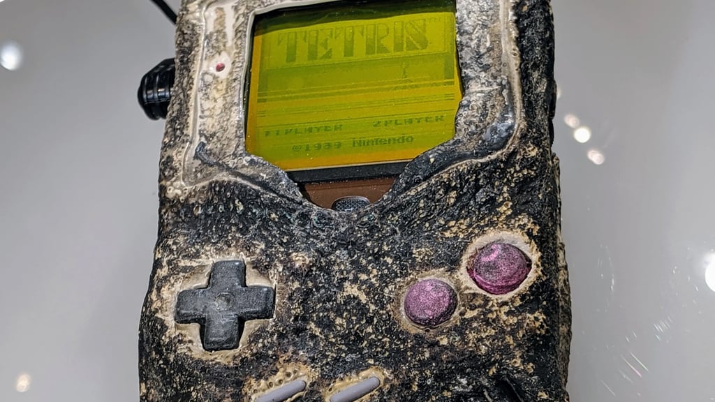 Cette Game Boy de Nintendo a survécu à la guerre ! Elle est devenue une vraie pièce de collection...