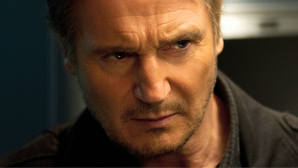 "Vous attendez quoi, put*** ?" Pour faire autoriser son film avec Pamela Anderson, Liam Neeson a eu des mots durs pour les responsables du studio