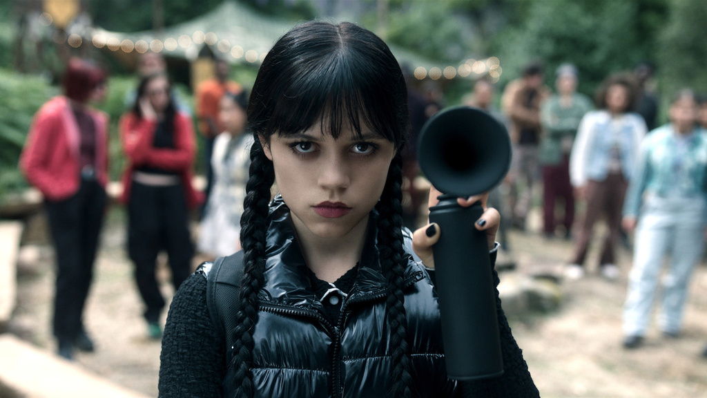 Ce personnage ne reviendra pas dans la série Mercredi sur Netflix : il est la cible de lourdes accusations