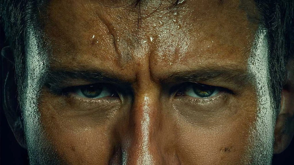 Les fans de Schwarzenegger vont me haïr, mais je préfère Running Man de 2025 avec Glen Powell au film de 1987