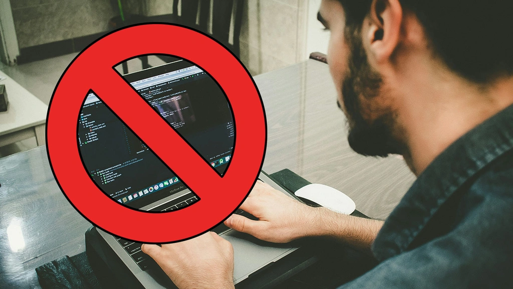 Il développe seul son jeu vidéo mais est contraint de tout stopper à cause de son éditeur
