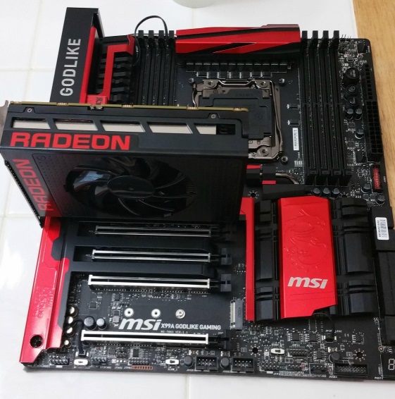 Carte AMD Radeon : La Fury Nano se dévoile en images
