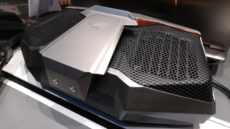 Asus renouvelle sa gamme ROG, et lance le GX 700, premier PC portable… watercoolé