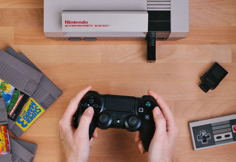 Jouer à la NES avec une manette PS4, c'est possible