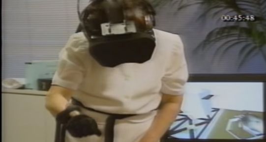 La réalité virtuelle, il y a 25 ans, c'était ça...
