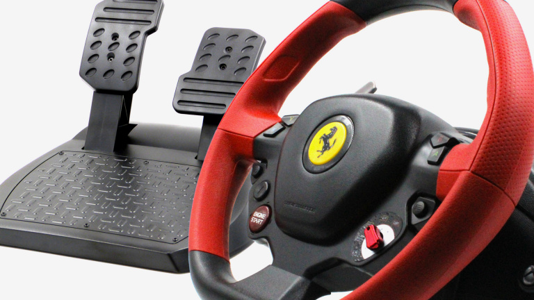 Test du volant Thrustmaster Ferrari 458 Spider : Un moteur vous manque et tout est dépeuplé...