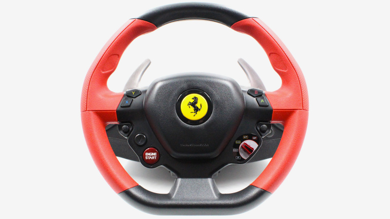 Test du volant Thrustmaster Ferrari 458 Spider : Un moteur vous manque et tout est dépeuplé...