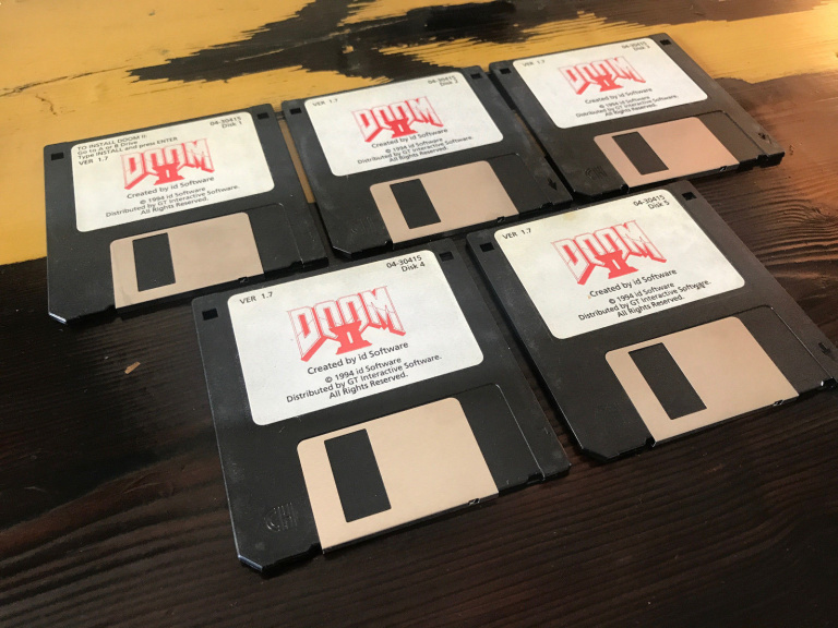 John Romero vend ses disquettes de Doom II plus de 3000 dollars