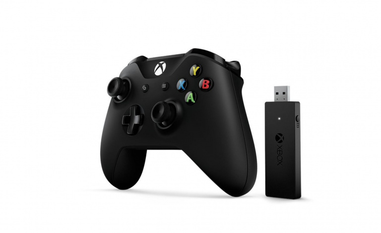 Black Friday : la manette Xbox One et son adaptateur sans fil à 40€