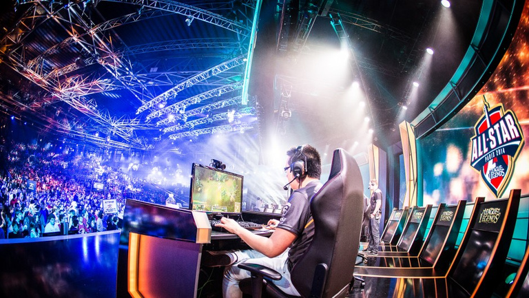 eSport : 2,3 milliards de revenus d'ici 2022 selon SuperData