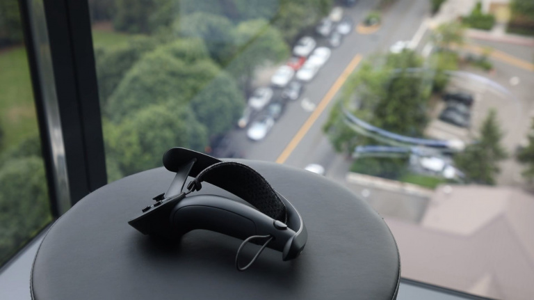 HTC Vive : Valve présente ses manettes Knuckles EV2