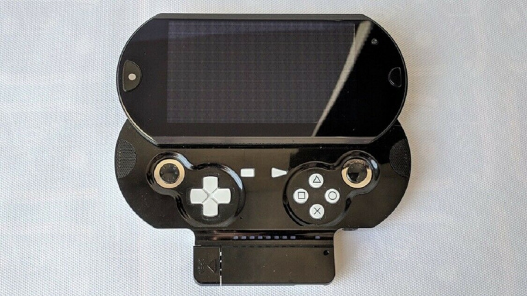 PS Vita : Un prototype coulissant proposé à 20 000$ sur eBay