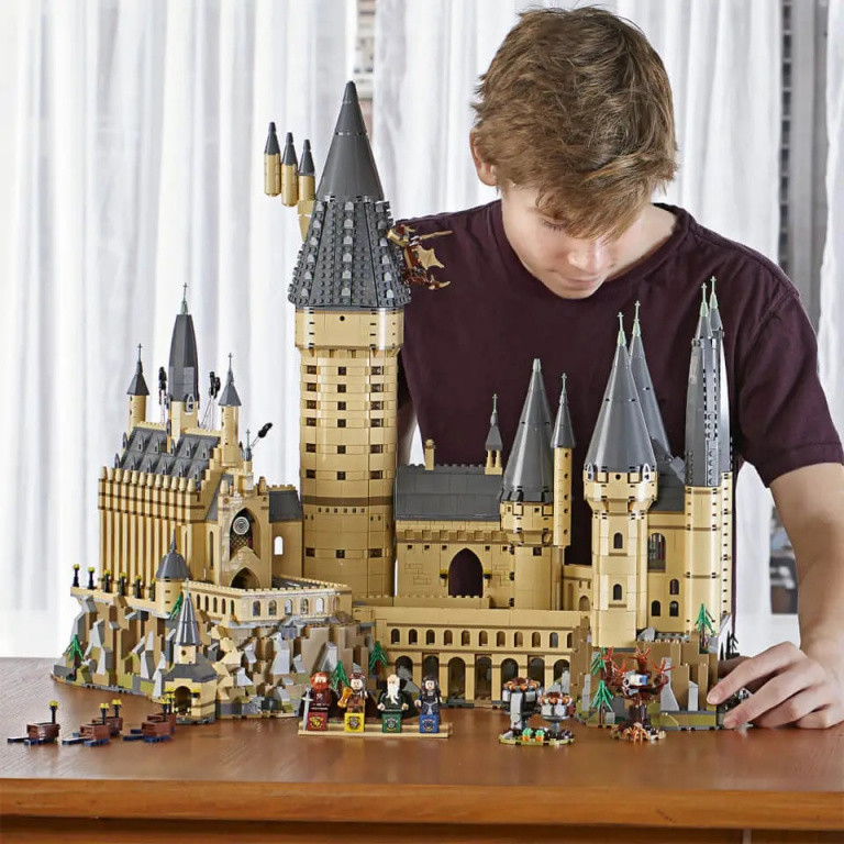 Hogwarts Castle: the giant LEGO Harry Potter on sale