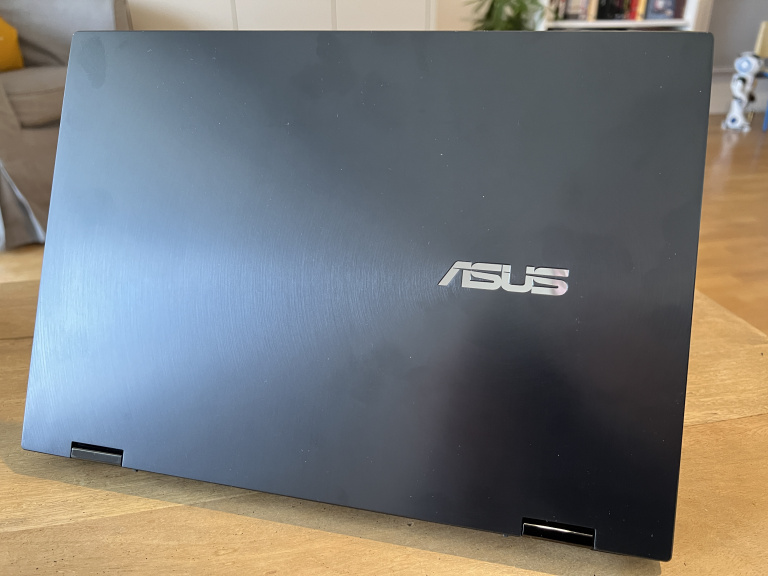 Ce PC portable avec un i7 12e gen et un magnifique écran OLED perd 300 €