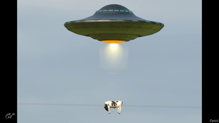 Gran Turismo 7 : un joueur tombe sur des aliens, la vidéo WTF 