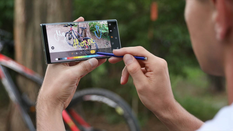 Samsung met à jour ses anciens modèles de smartphones Galaxy S10 et Note 10