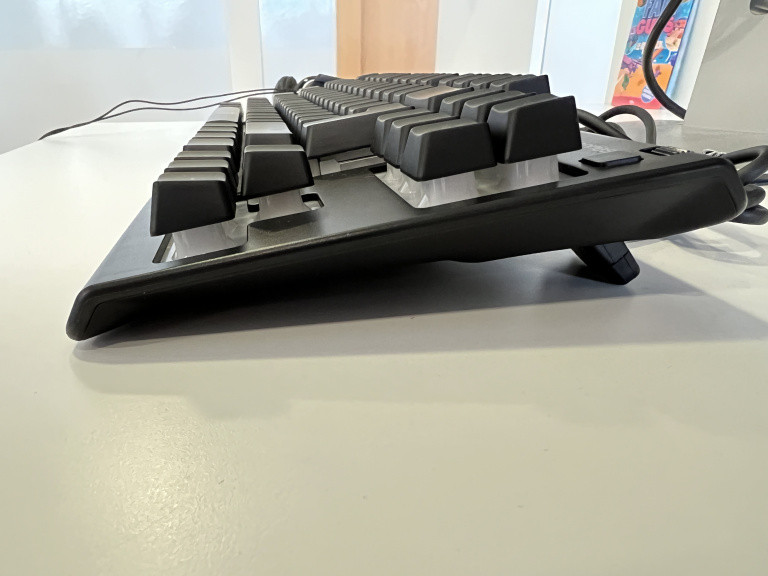 Test du Steeleries Apex 3 TKL : un clavier compact et silencieux à petit prix, que demander de mieux ?