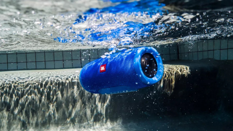 Soldes enceinte Bluetooth : prix fracassé sur la JBL Charge 3 Soldes enceinte Bluetooth : prix fracassé sur la JBL Charge 3