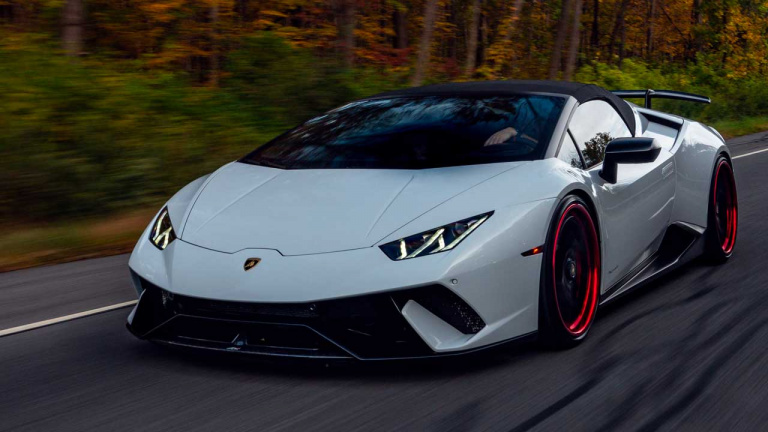 Lamborghini voit ses ventes s'envoler et lance sa première voiture