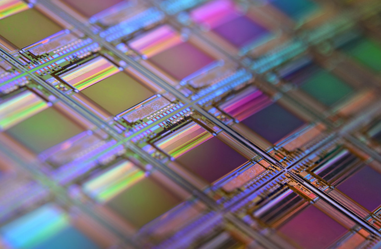 Discover new material that can increase the performance of computer chips