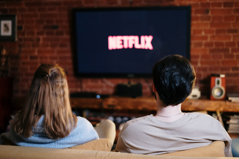 Netflix : l’abonnement avec de la pub pourrait épargner certains programmes, mais lesquels ?