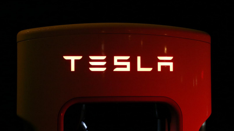 L'Autopilot des voitures électriques Tesla évolue encore, mais...