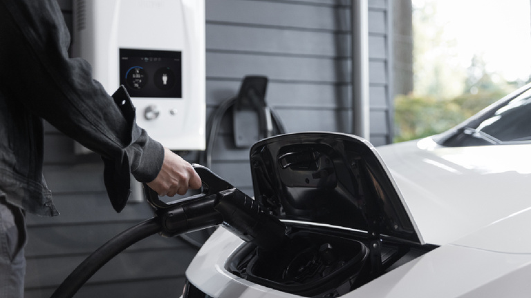 Recharger sa voiture électrique aussi vite qu’une voiture thermique, c’est enfin possible