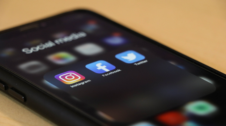 Cyberharcèlement : sur Instagram, les dick pics, c'est bientôt fini !