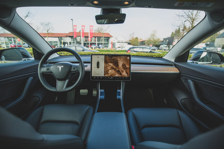 Tesla rappelle en urgence plus d’un million de véhicules à cause d’un problème de sécurité