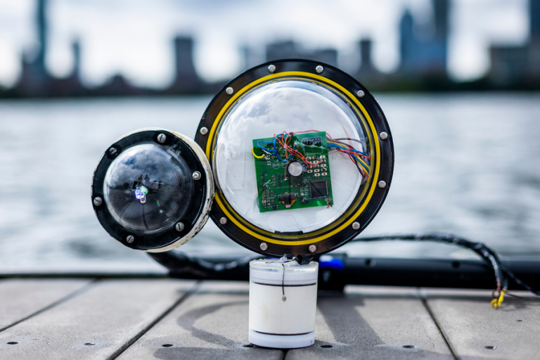 Une caméra sans pile, sans fil et sous-marine : voici la technologie du MIT pour avoir de l'énergie au fond de la mer