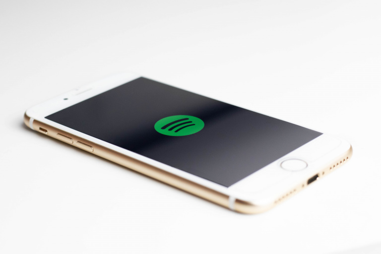 Spotify, Deezer, Apple Music… des députés NUPES veulent augmenter le prix de l’abonnement