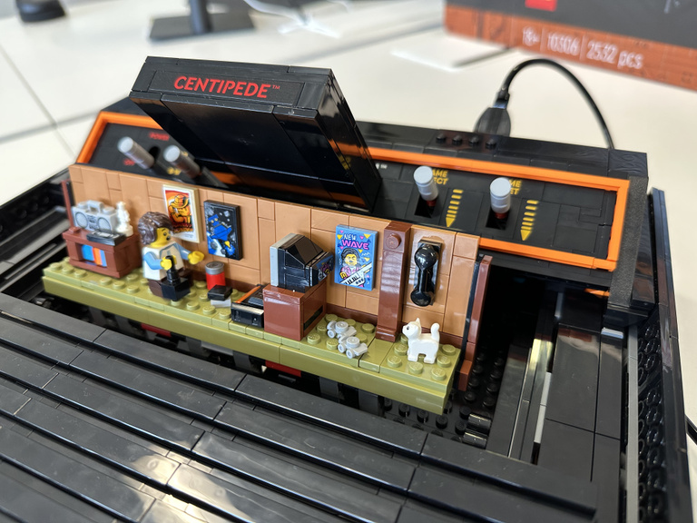 Test : J’ai passé 7 heures à monter l'Atari 2600 en LEGO, mon avis 