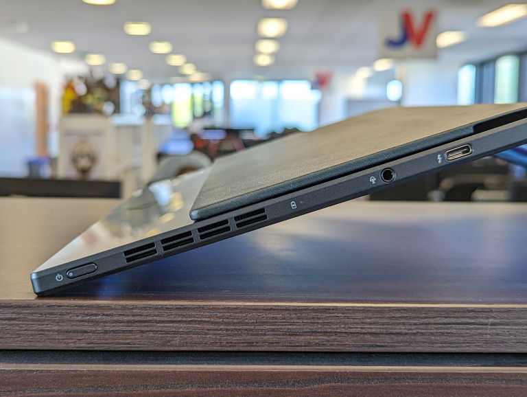 Test : le PC portable pliant qui coûte 4000€, je vous dis tout sur l'étrange Asus ZenBook Fold 17 OLED