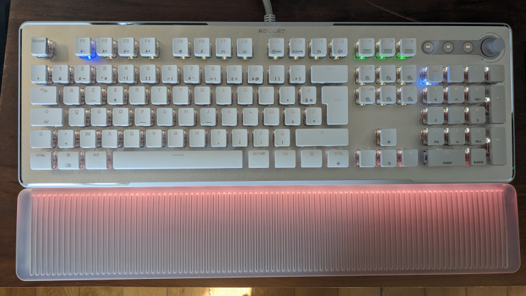 Test : je joue avec le clavier mécanique Vulcan II Max depuis 1 mois, suis-je enfin meilleur aux jeux vidéo ?