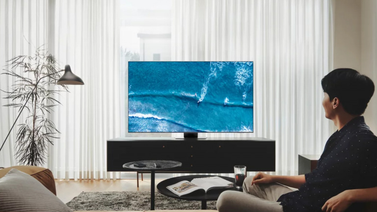 La TV 4K Mini LED de Samsung profite de 300€ de remise, la QN85B devient intéressante face aux OLED pour le Black Friday !